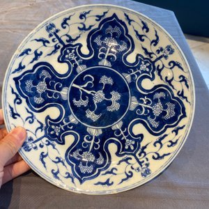 Six various Chinese blue and white, celadon and famille rose porcelain wares, 19/20th C. — photo 19