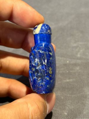 Six various Chinese carved hardstone snuff bottles, 19/20th C. — photo 23