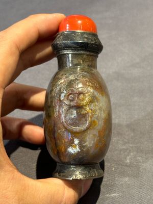 Six various Chinese carved hardstone snuff bottles, 19/20th C. — photo 35