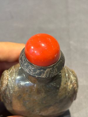Six various Chinese carved hardstone snuff bottles, 19/20th C. — photo 36