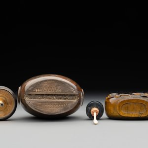 Six various Chinese carved hardstone snuff bottles, 19/20th C. — photo 13