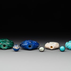 Six various Chinese carved hardstone snuff bottles, 19/20th C. — photo 6