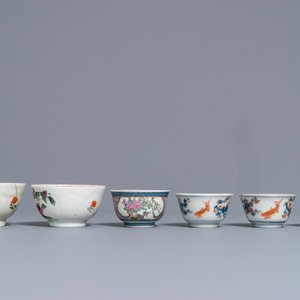 Six various Chinese famille rose and Imari-style cups and saucers, 18th C. — 照片 6