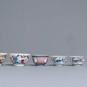 Six various Chinese famille rose and Imari-style cups and saucers, 18th C. — 照片 7