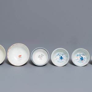 Six various Chinese famille rose and Imari-style cups and saucers, 18th C. — 照片 8