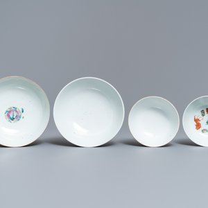Six various Chinese famille rose and verte bowls, 19/20th C. — photo 12