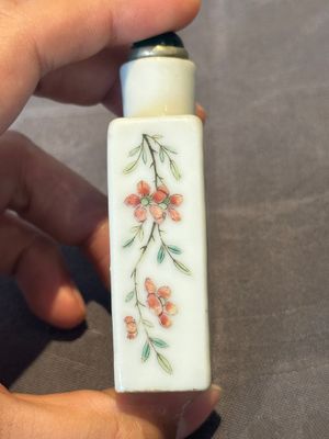 Six various Chinese famille rose snuff bottles, Zhou Hongkui 周洪葵造 mark, 19th C. — foto 19