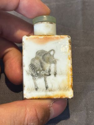 Six various Chinese famille rose snuff bottles, Zhou Hongkui 周洪葵造 mark, 19th C. — foto 2