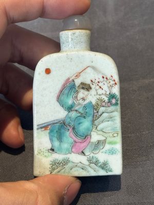 Six various Chinese famille rose snuff bottles, Zhou Hongkui 周洪葵造 mark, 19th C. — foto 26