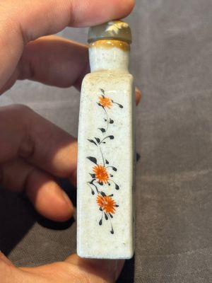 Six various Chinese famille rose snuff bottles, Zhou Hongkui 周洪葵造 mark, 19th C. — foto 37