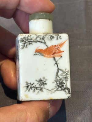Six various Chinese famille rose snuff bottles, Zhou Hongkui 周洪葵造 mark, 19th C. — foto 4