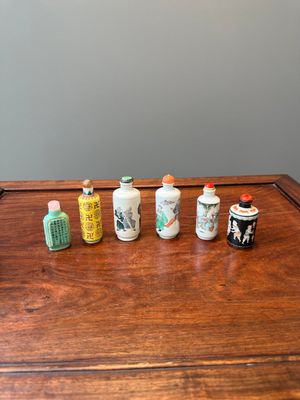 Six various Chinese famille verte and rose snuff bottles, shou mark, 19/20th century — photo 1