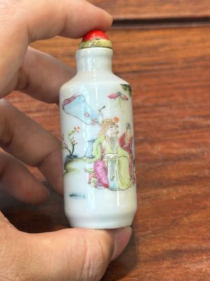 Six various Chinese famille verte and rose snuff bottles, shou mark, 19/20th century — photo 29