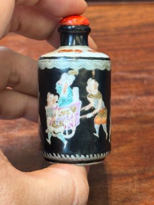 Six various Chinese famille verte and rose snuff bottles, shou mark, 19/20th century — photo 36