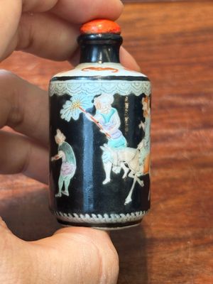 Six various Chinese famille verte and rose snuff bottles, shou mark, 19/20th century — photo 38