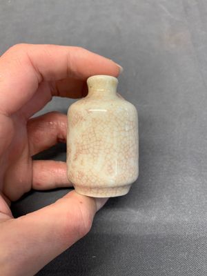 Six various Chinese ge-type and copper-red snuff bottles, 19th C. — photo 22