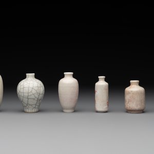 Six various Chinese ge-type and copper-red snuff bottles, 19th C. — photo 4