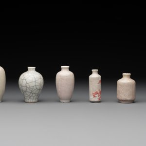 Six various Chinese ge-type and copper-red snuff bottles, 19th C. — photo 5