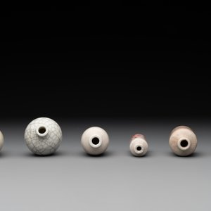 Six various Chinese ge-type and copper-red snuff bottles, 19th C. — photo 6