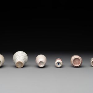 Six various Chinese ge-type and copper-red snuff bottles, 19th C. — photo 7