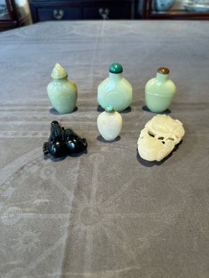 Six various Chinese hardstone and jade snuff bottles, 19/20th C. — 照片 1