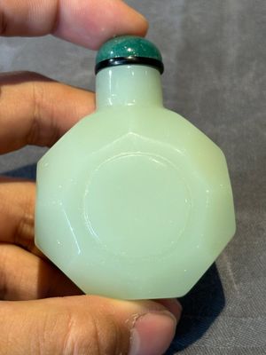 Six various Chinese hardstone and jade snuff bottles, 19/20th C. — 照片 31