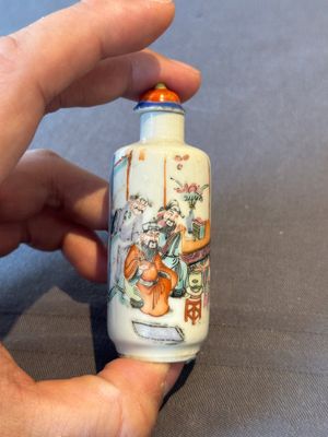 Six various Chinese porcelain and glass snuff bottles, 19th C. — foto 16