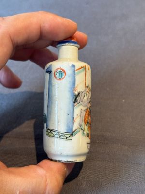 Six various Chinese porcelain and glass snuff bottles, 19th C. — foto 18