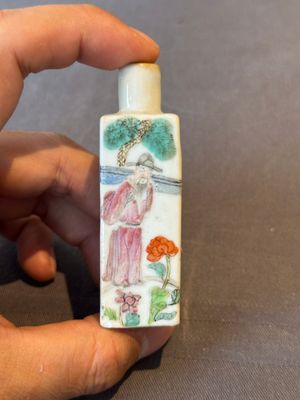 Six various Chinese porcelain and glass snuff bottles, 19th C. — foto 2
