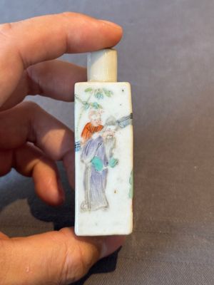 Six various Chinese porcelain and glass snuff bottles, 19th C. — foto 4