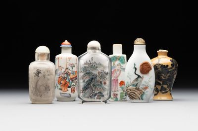 Six various Chinese porcelain and glass snuff bottles, 19th C.