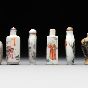 Six various Chinese porcelain and glass snuff bottles, 19th C. — foto 3