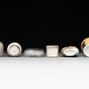 Six various Chinese porcelain and glass snuff bottles, 19th C. — foto 7