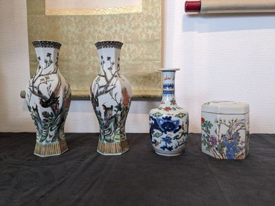 Six various Chinese porcelain vases and a covered jar, 19/20th C. — 照片 2