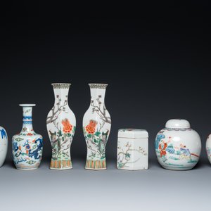 Six various Chinese porcelain vases and a covered jar, 19/20th C. — 照片 3