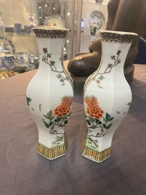 Six various Chinese porcelain vases and one covered jar, 19/20th C. — 照片 2