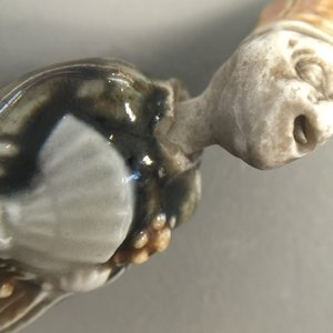 Six various Japanese netsuke in ivory and porcelain, Meiji/Taisho, 19/20th C. — photo 10