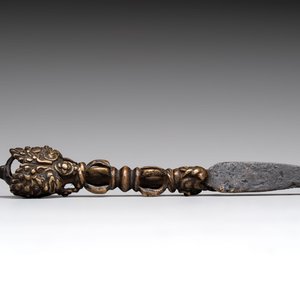 Six various Tibetan ritual objects, 19/20th C. — photo 8