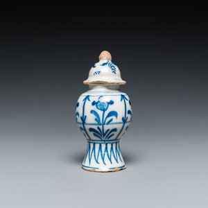 Six vases en faïence de Delft en bleu et blanc, 17/18ème — photo 13