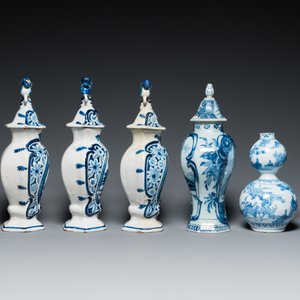 Six vases en faïence de Delft en bleu et blanc, 17/18ème — photo 3