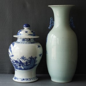Six vases en porcelaine de Chine bleu et blanc et famille rose, 19ème — photo 21