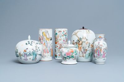 Six vases en porcelaine de Chine famille rose et qianjiang cai, 19/20ème