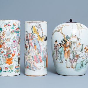 Six vases en porcelaine de Chine famille rose et qianjiang cai, 19/20ème — photo 2