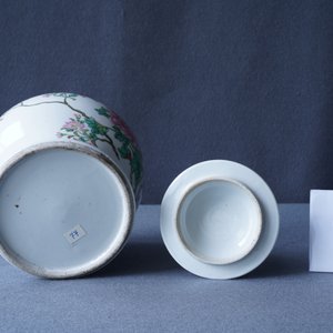 Six vases en porcelaine de Chine famille rose et qianjiang cai, 19/20ème — photo 22