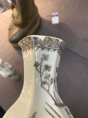 Six vases et un pot couvert en porcelaine de Chine, 19/20ème — photo 6