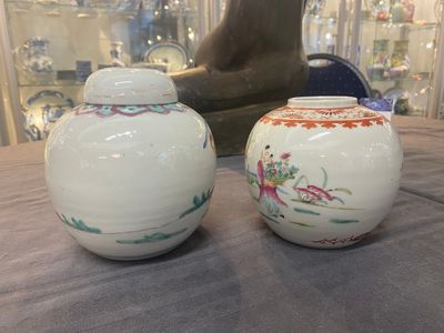 Six vases et un pot couvert en porcelaine de Chine, 19/20ème — photo 8