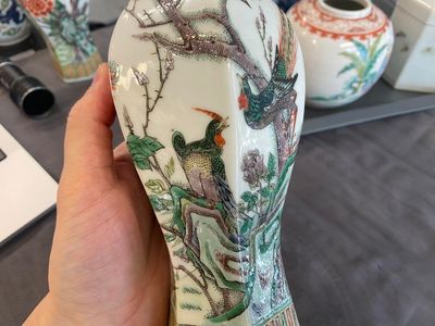 Six vases et un pot couvert en porcelaine de Chine, 19/20ème — photo 23