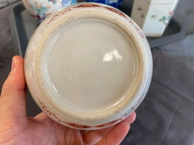 Six vases et un pot couvert en porcelaine de Chine, 19/20ème — photo 26