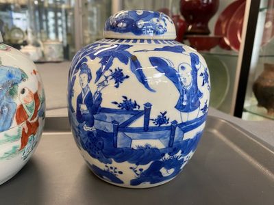 Six vases et un pot couvert en porcelaine de Chine, 19/20ème — photo 31
