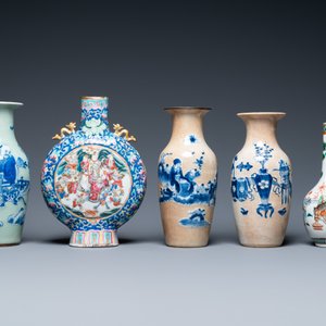 Six vases et une boîte couverte en porcelaine de Chine, 19/20ème — photo 2